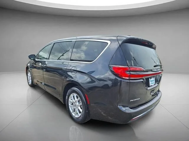 Used 2023 Brilliant Black Crystal Pearlcoat Chrysler Touring L image 3