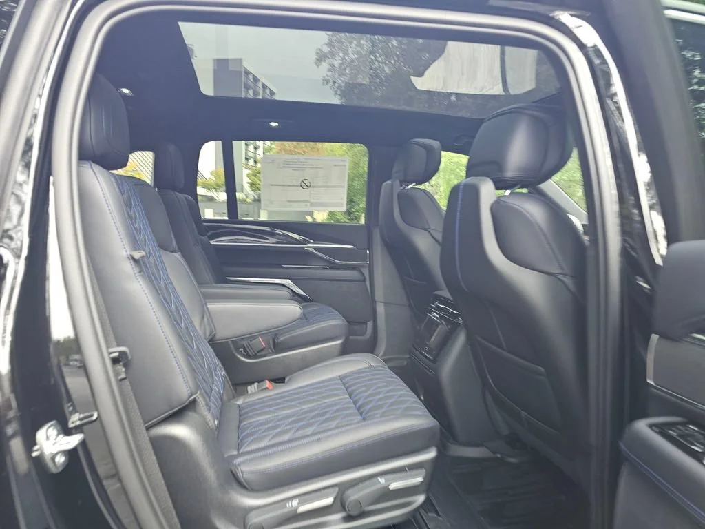 2026 Cadillac Escalade IQ Luxury - Photo 13