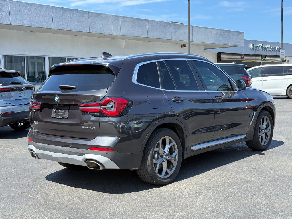 Used 2024 Gray BMW sDrive30i image 7