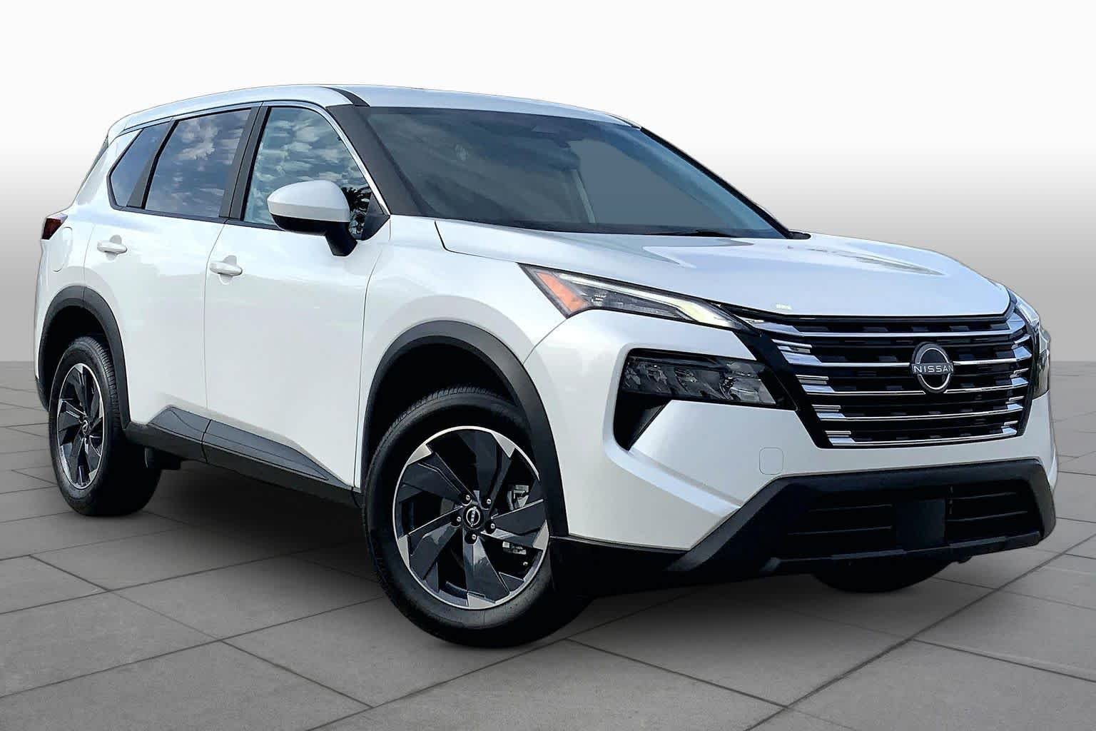 Used 2024 Everest White Pearl Nissan SV image 3