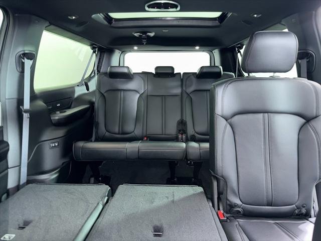 New 2026 Baltic-Gray Metallic Clear-Coat Exterior Paint Jeep Grand Wagoneer image 9
