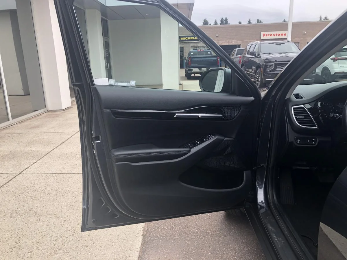 Used 2022 Grey Kia EX AWD image 11