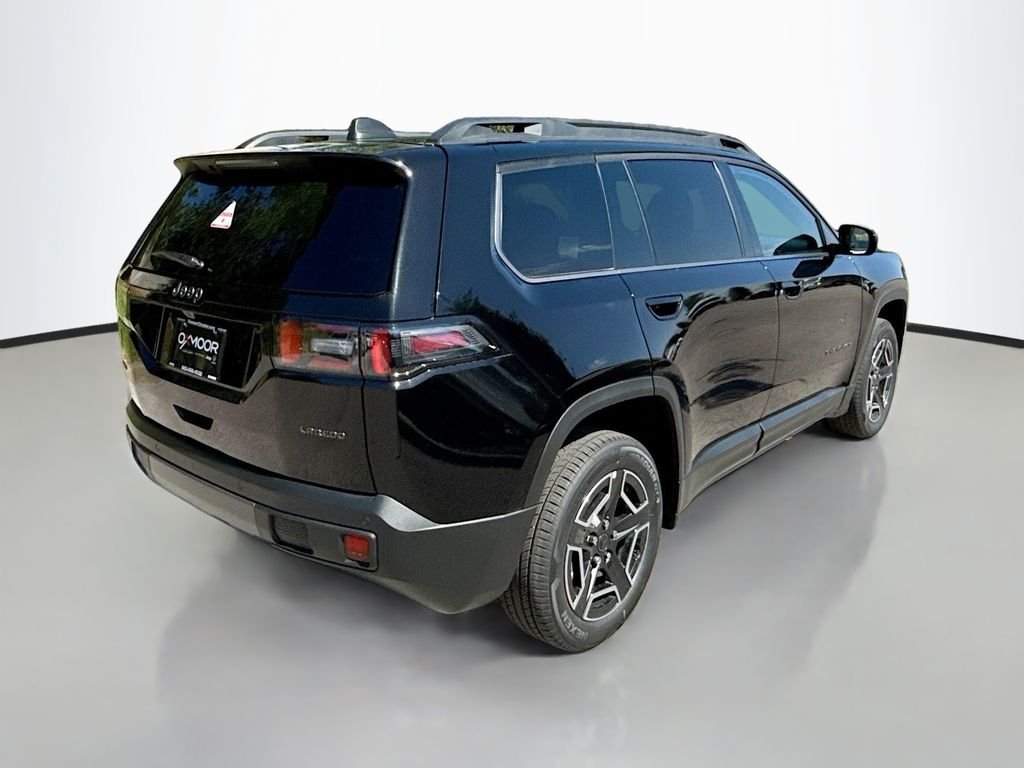 New 2026 Diamond Black Crystal Pearl-Coat Exterior Paint Jeep Laredo image 4