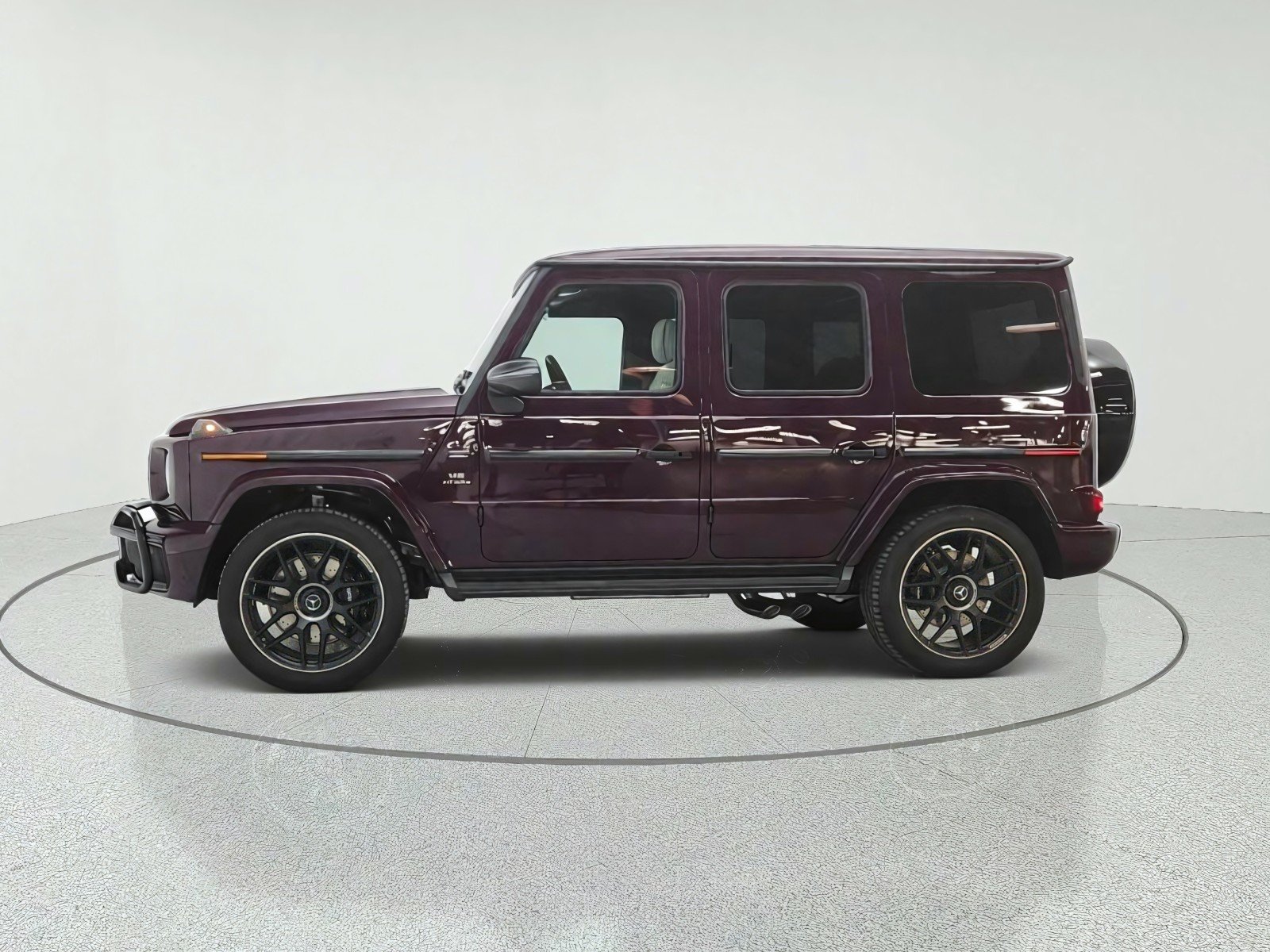 New 2027 MANUFAKTUR customer request glossy paint finish Mercedes-Benz AMG® G 63 SUV image 8