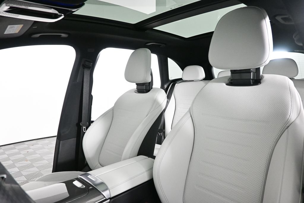 Used 2025 Silver Mercedes-Benz GLC 300 image 5