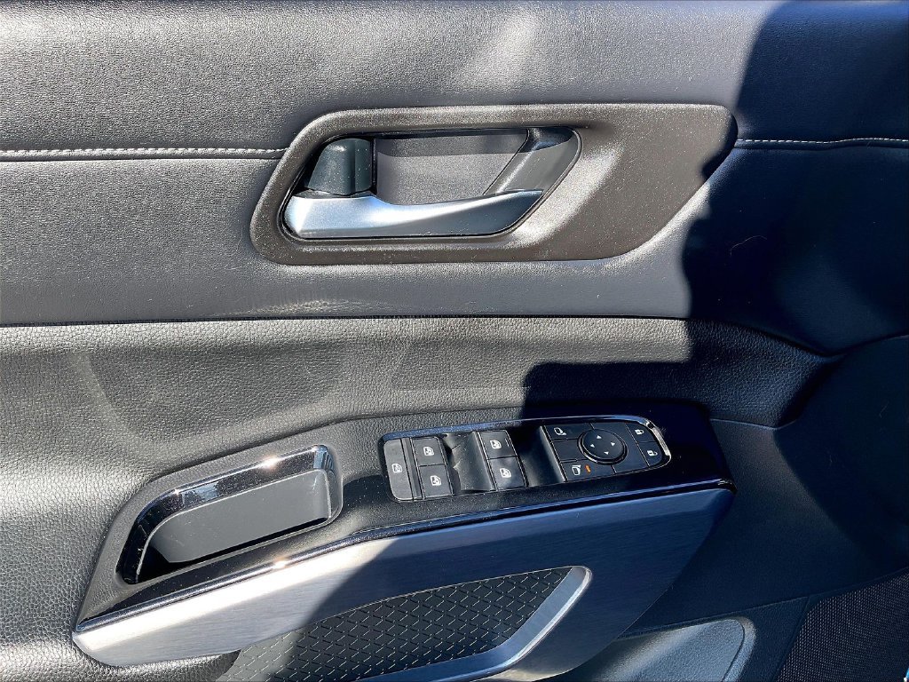 Used 2022 Deep Ocean Blue Pearl Nissan SL image 39