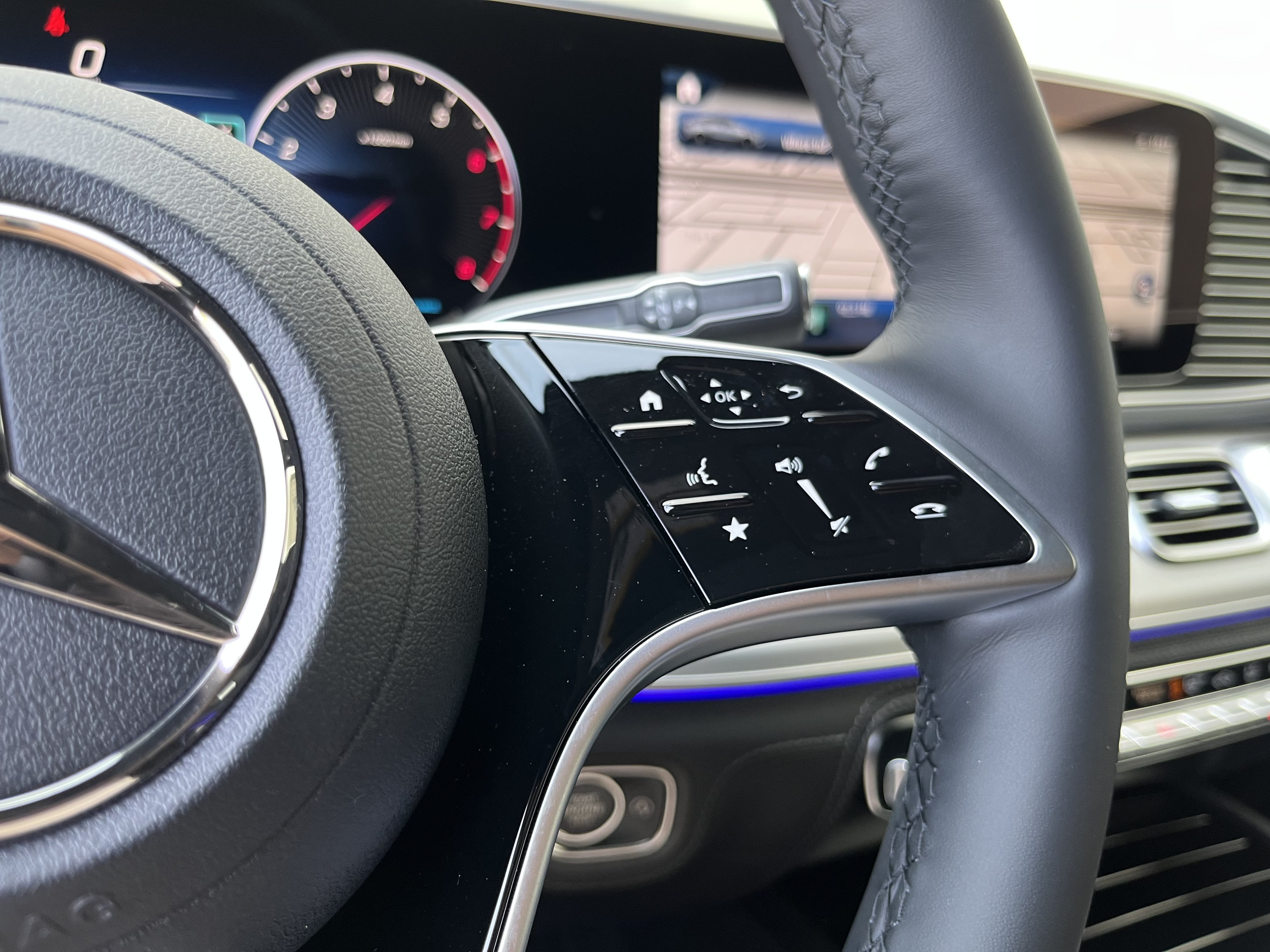 New 2026 Black Mercedes-Benz GLE 450 image 25