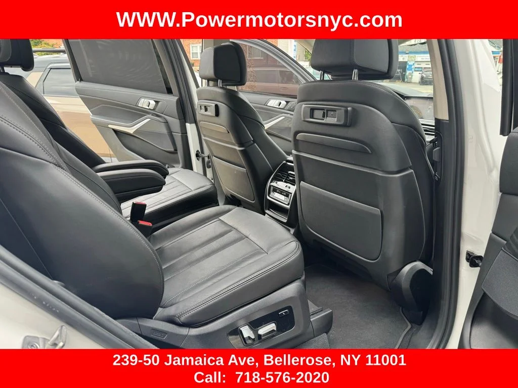 Used 2022 White BMW xDrive40i image 29