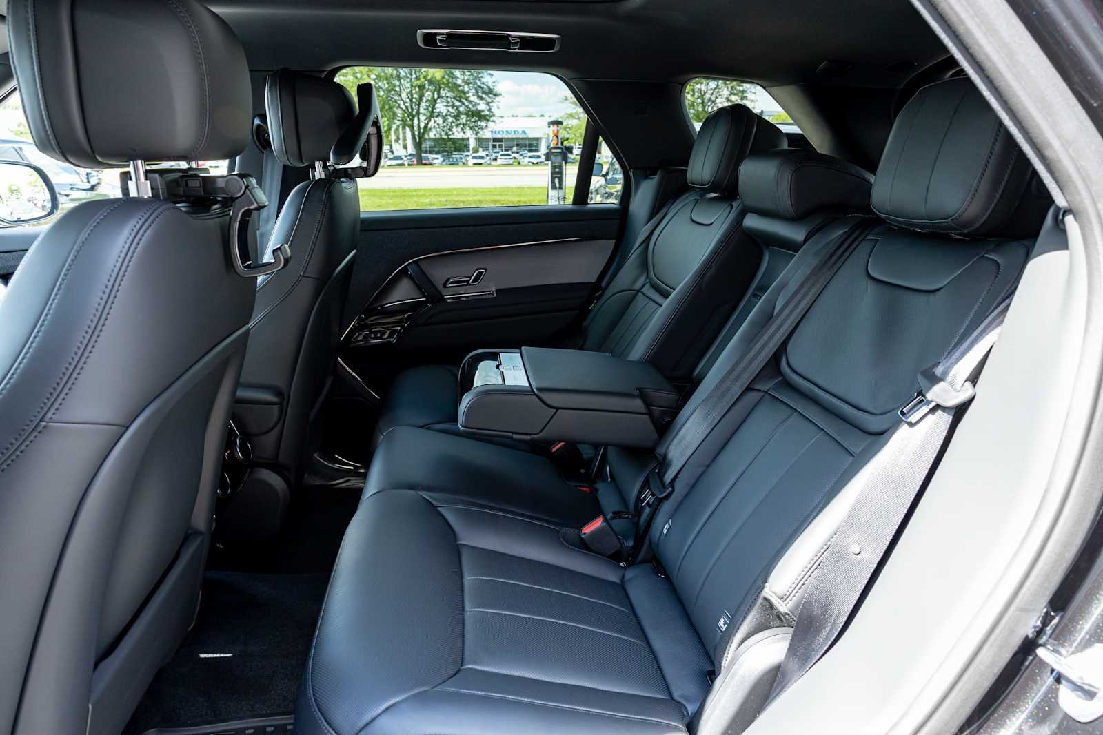 New 2026 BLACK Land Rover SE image 5