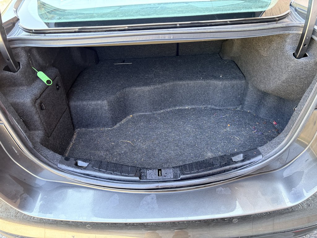 Used 2018 Magnetic Metallic Ford SE image 17