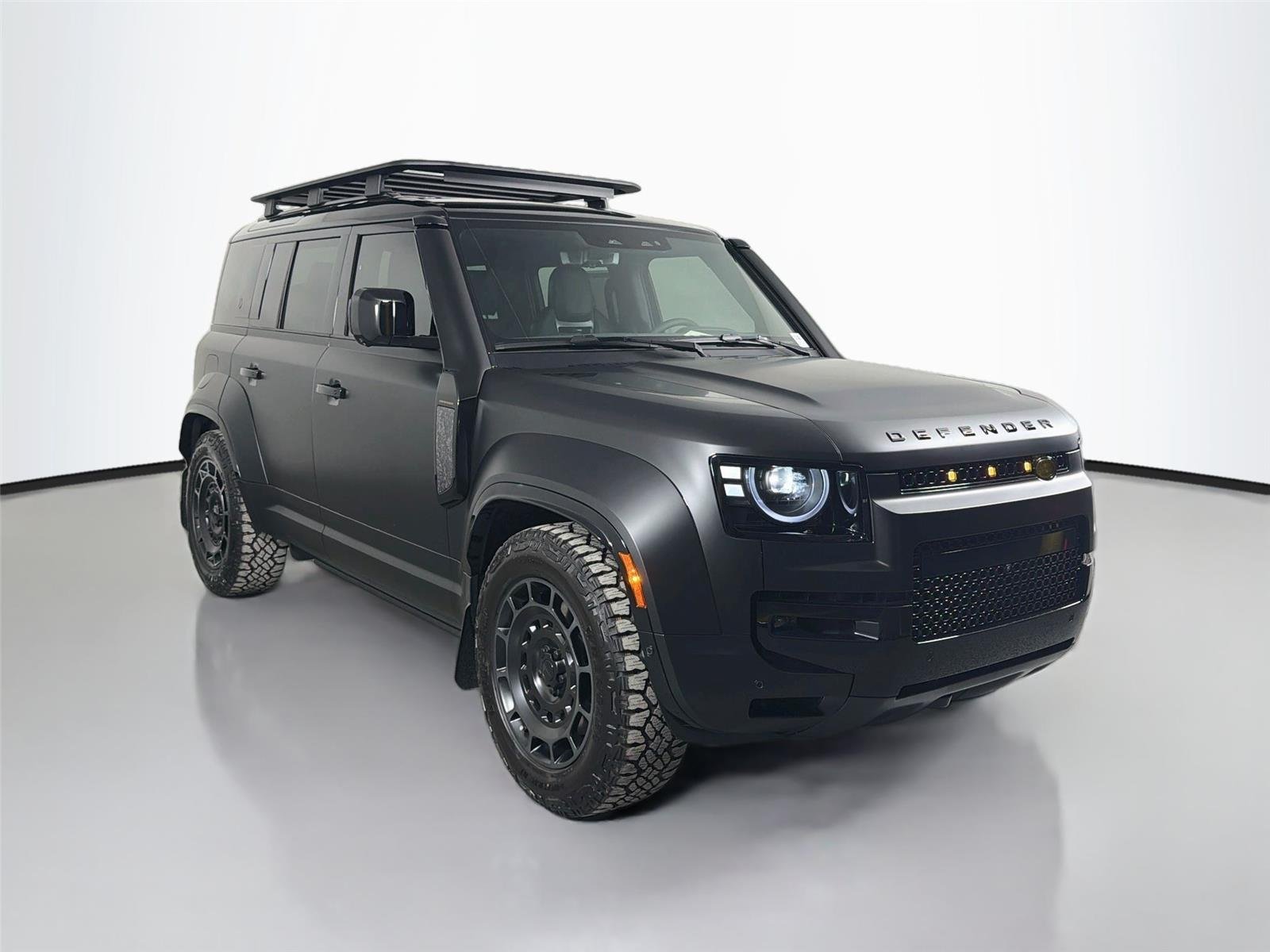 New 2026 Narvik Black Land Rover OCTA image 3