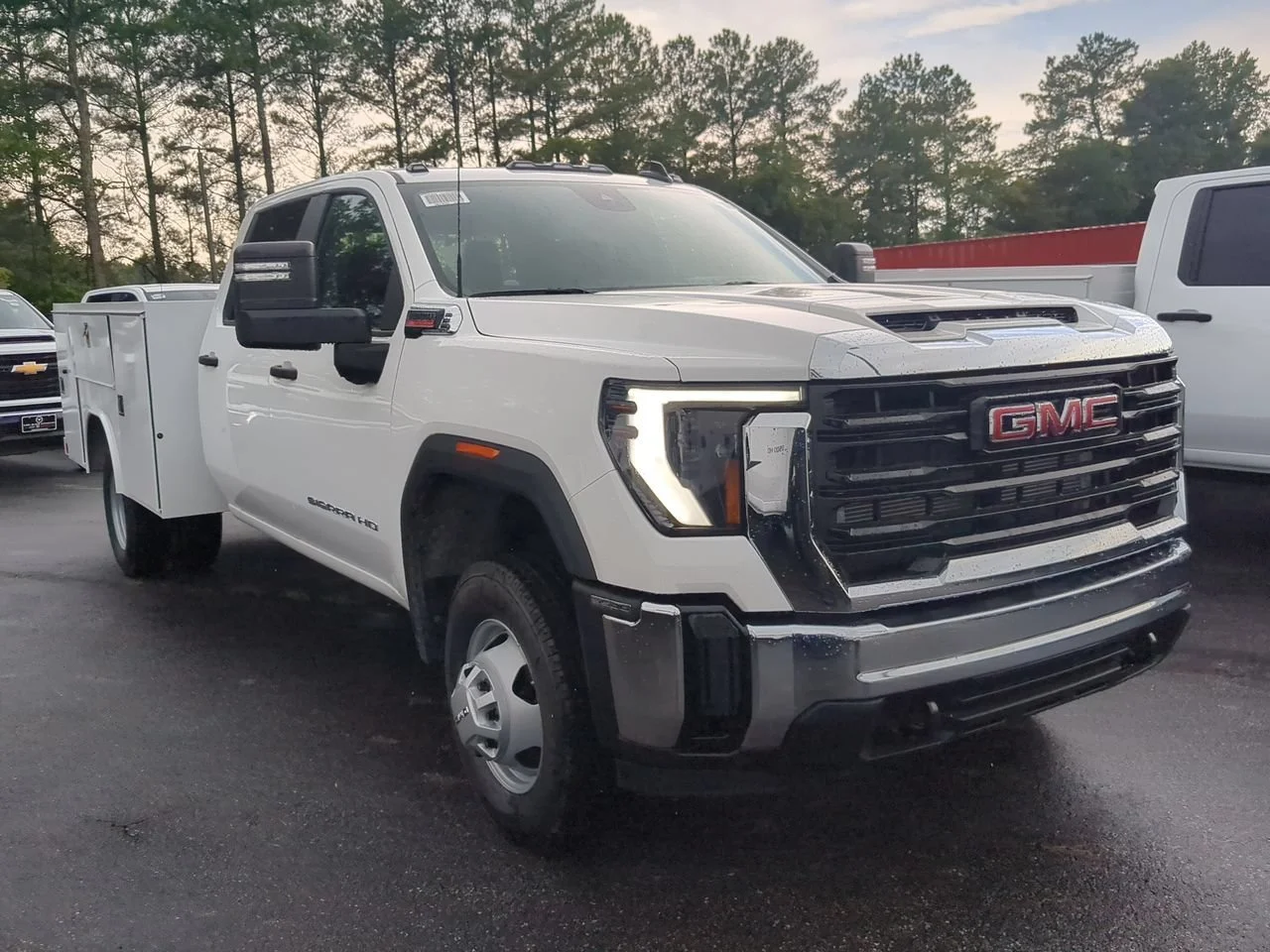New 2026 Summit White GMC Pro image 2