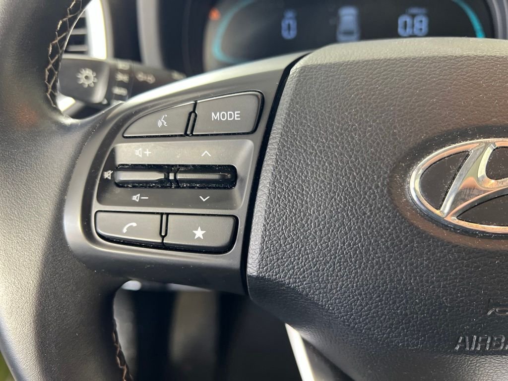 Used 2023 Green Hyundai SEL image 9