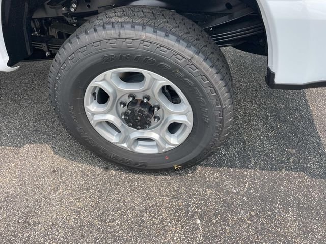 New 2026 Oxford White Ford F-350® XLT image 4