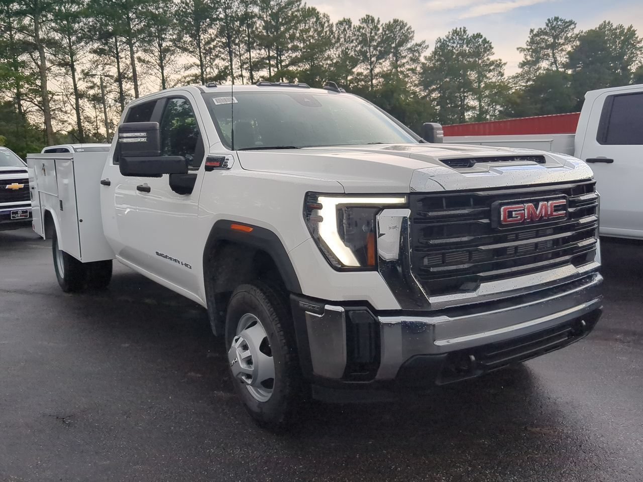 New 2026 Summit White GMC Pro image 2