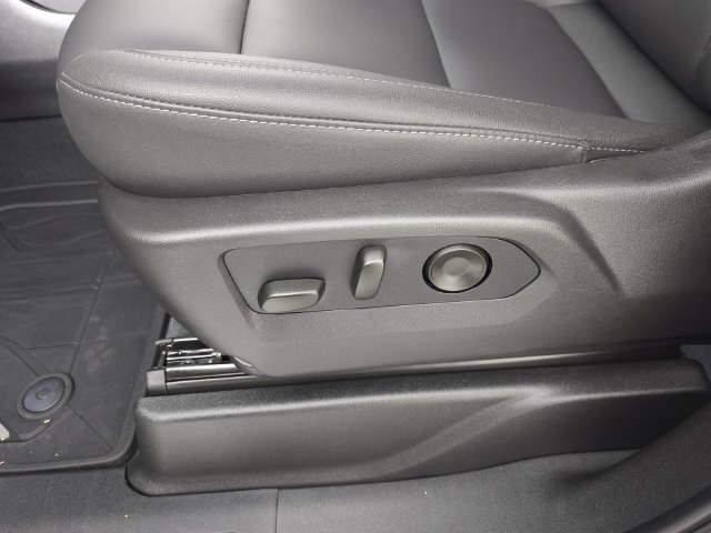Used 2026 Summit White Chevrolet LT image 26