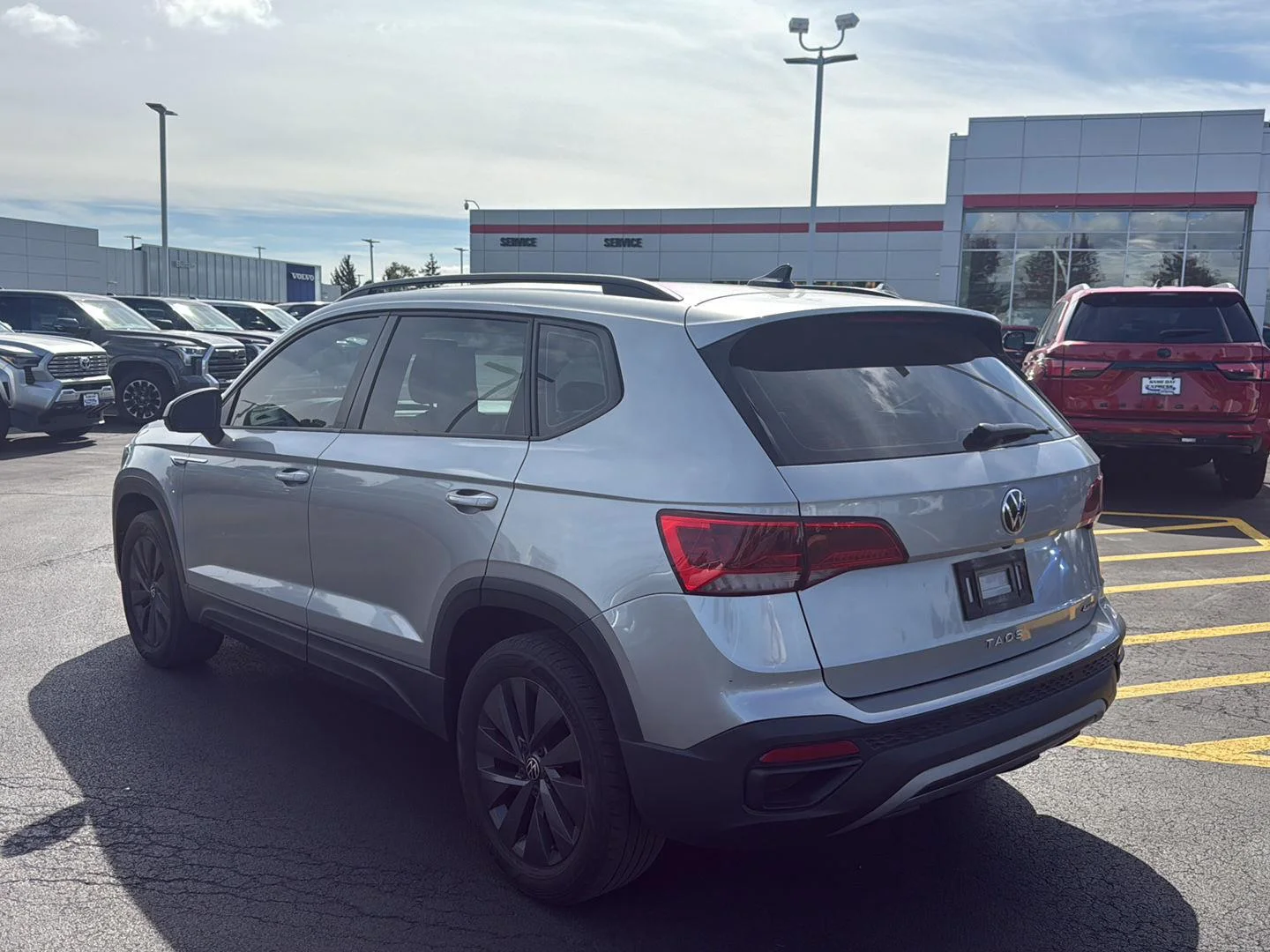 Used 2022 Pyrite Silver Metallic Volkswagen S image 5