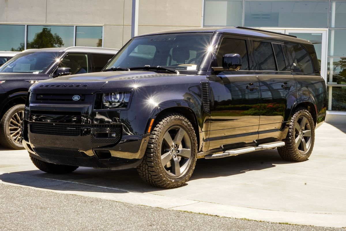 Used 2023 Black Land Rover X-Dynamic SE image 7