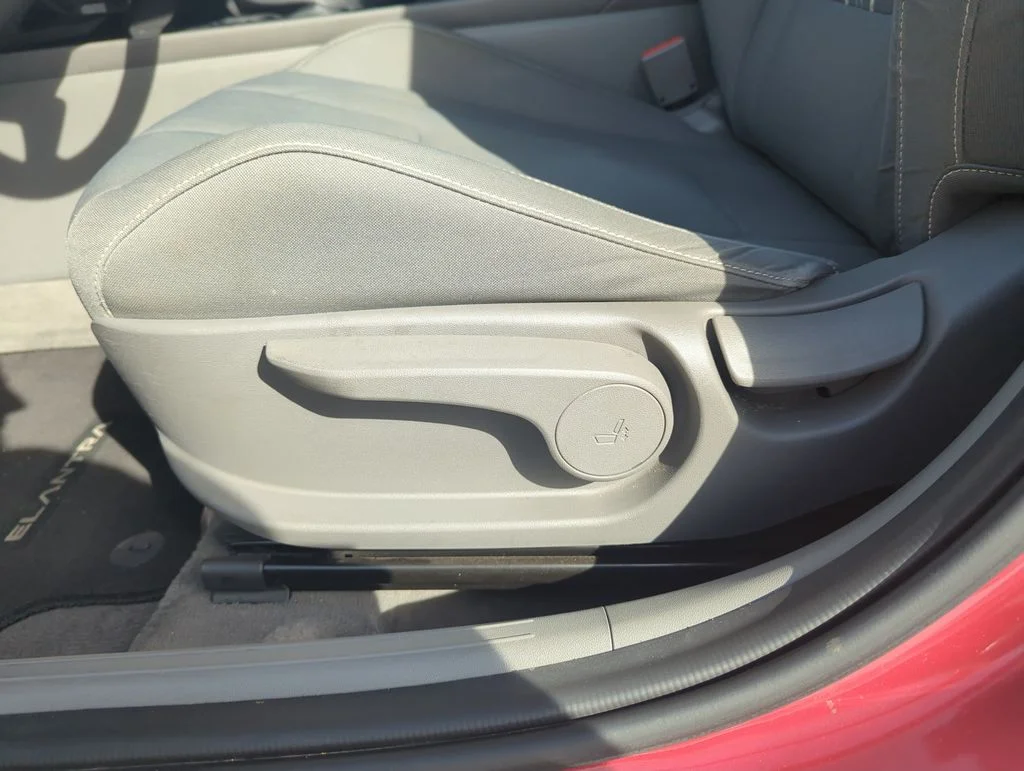 Used 2023 Red Hyundai SEL image 13