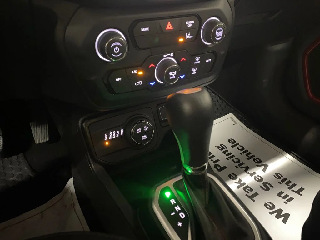 Used 2023 White Jeep Trailhawk image 18