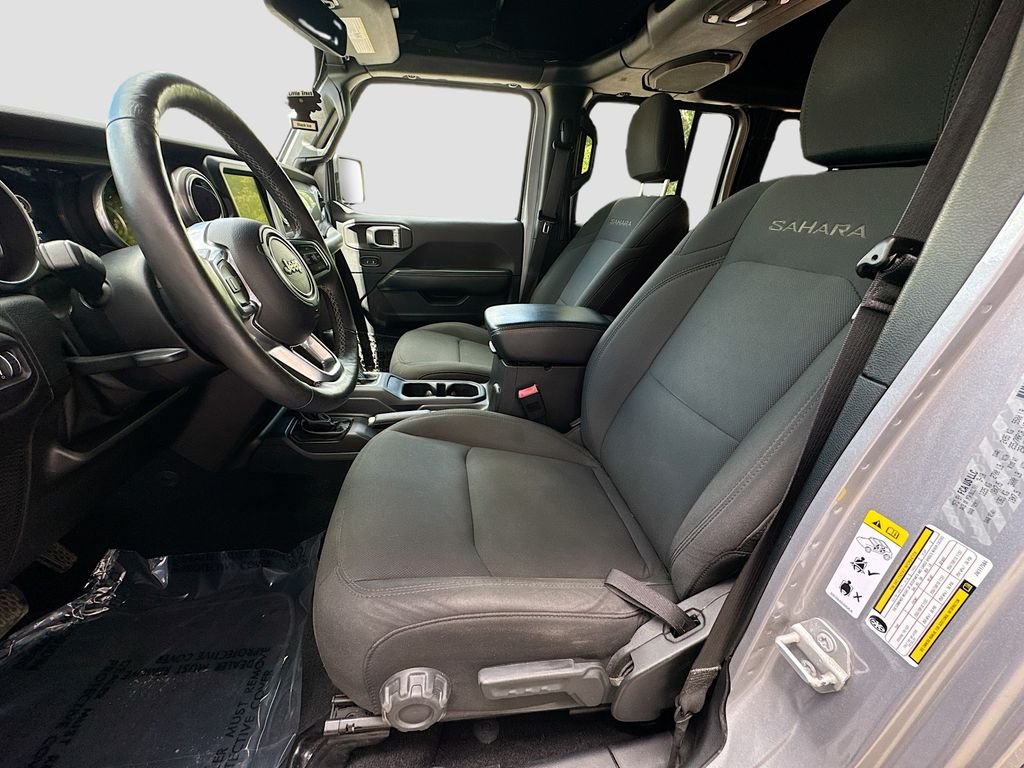 Used 2018 Silver Jeep Unlimited Sahara image 24