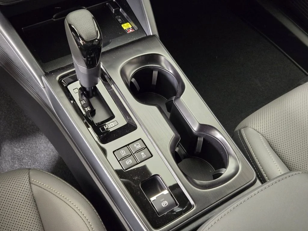 New 2026 CRYSTAL WHITE PEARL Subaru Limited XT image 18