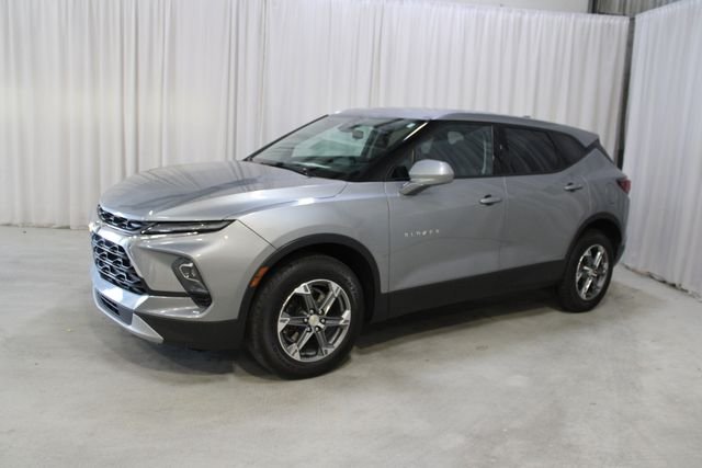 Used 2023 Gray Chevrolet LT image 28