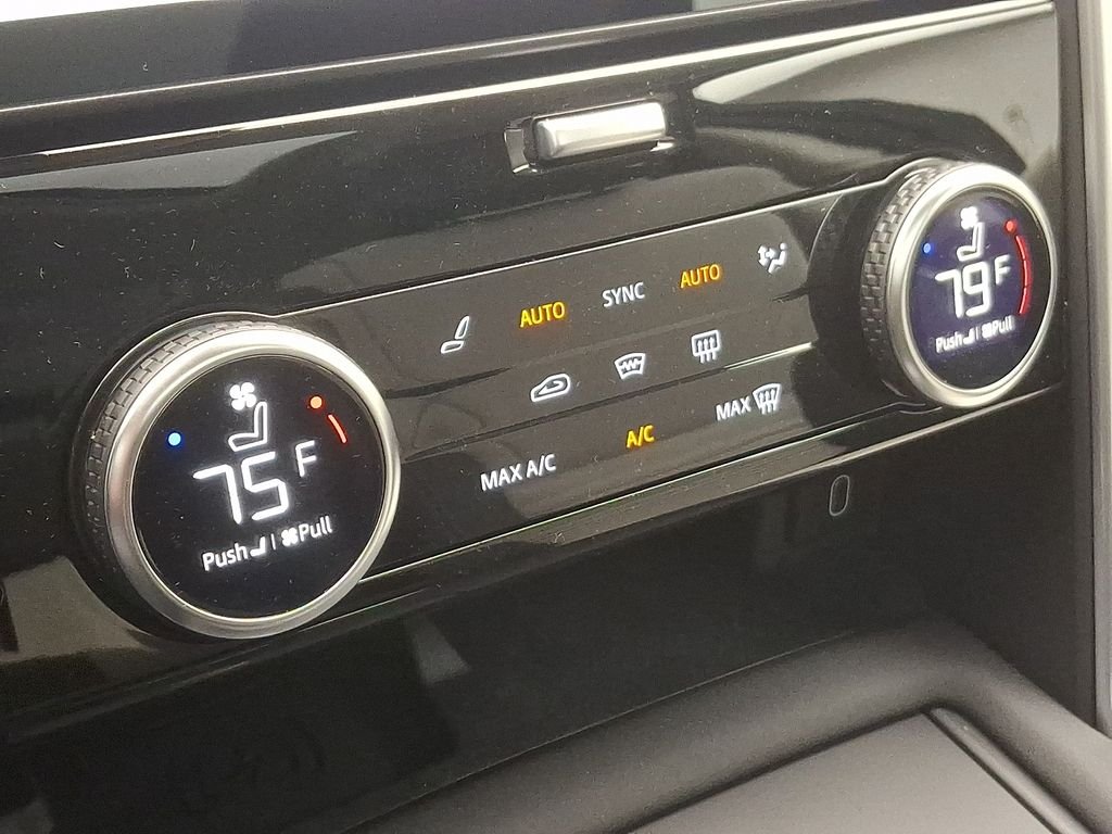 New 2026 Eiger Grey Land Rover S image 13