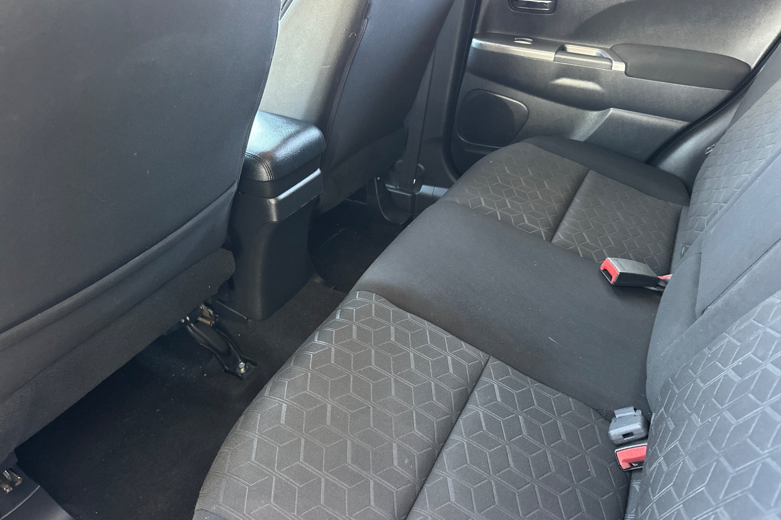 Used 2021 Alloy Silver Metallic Mitsubishi SE image 12