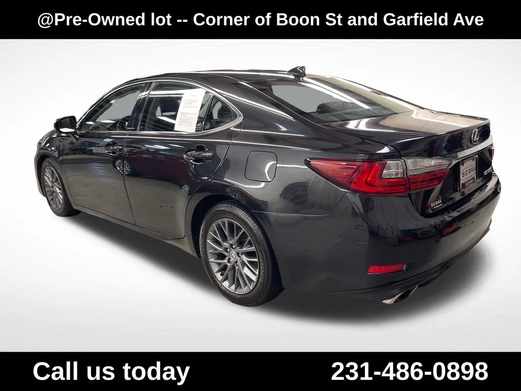 Used 2018  Lexus 350 image 4