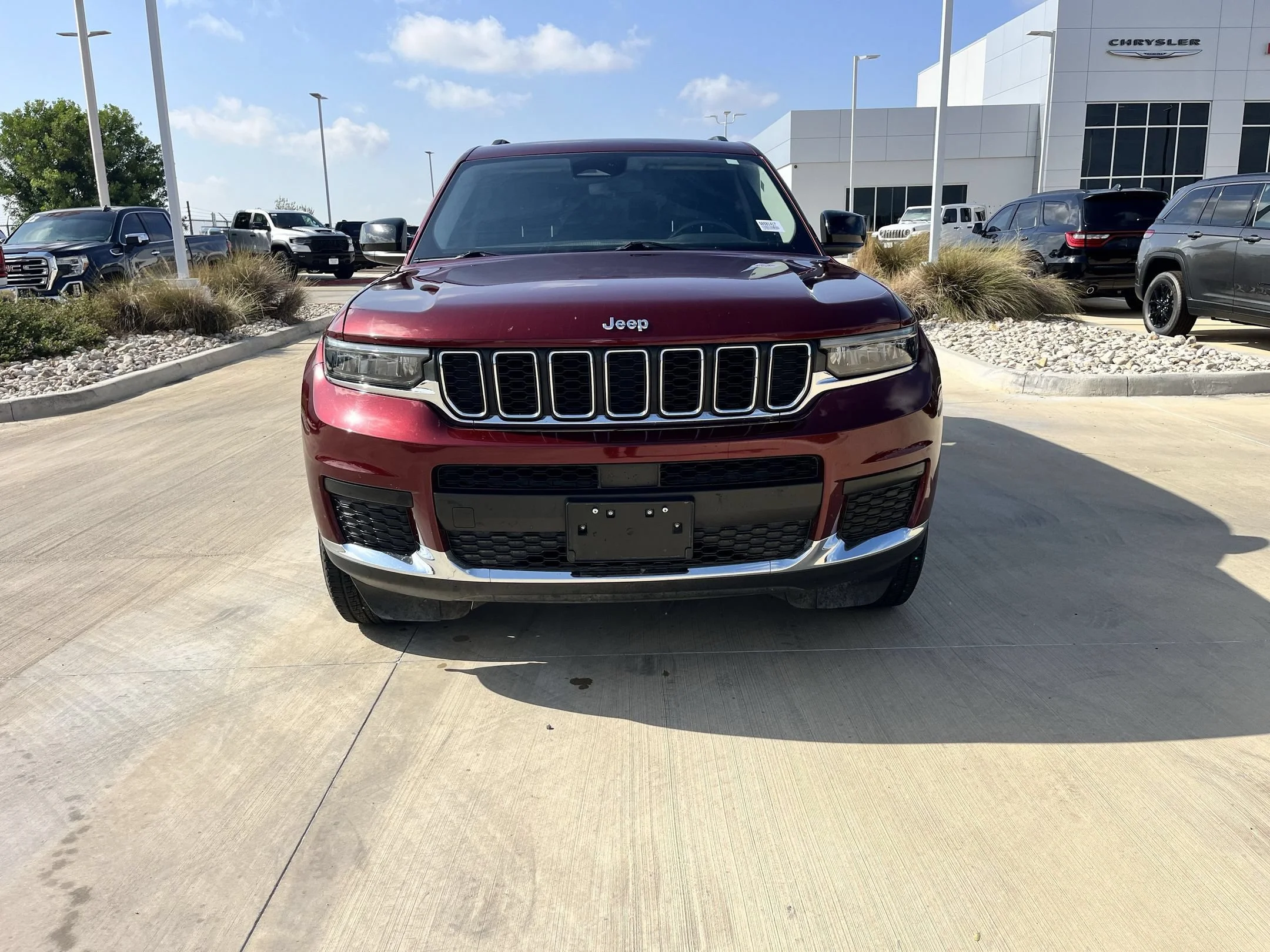 Used 2022 Red Jeep Laredo image 8