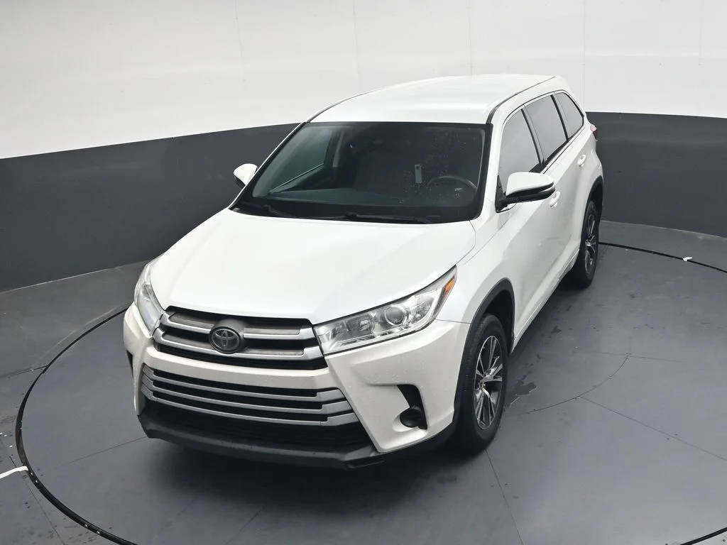 Used 2018 Blizzard Pearl Toyota LE image 18