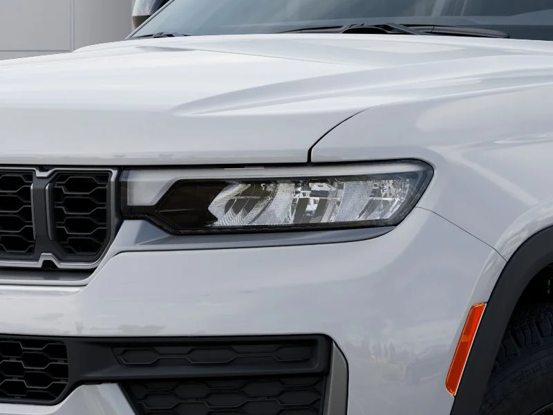 New 2026 Bright White Clear-Coat Exterior Paint Jeep Altitude image 42