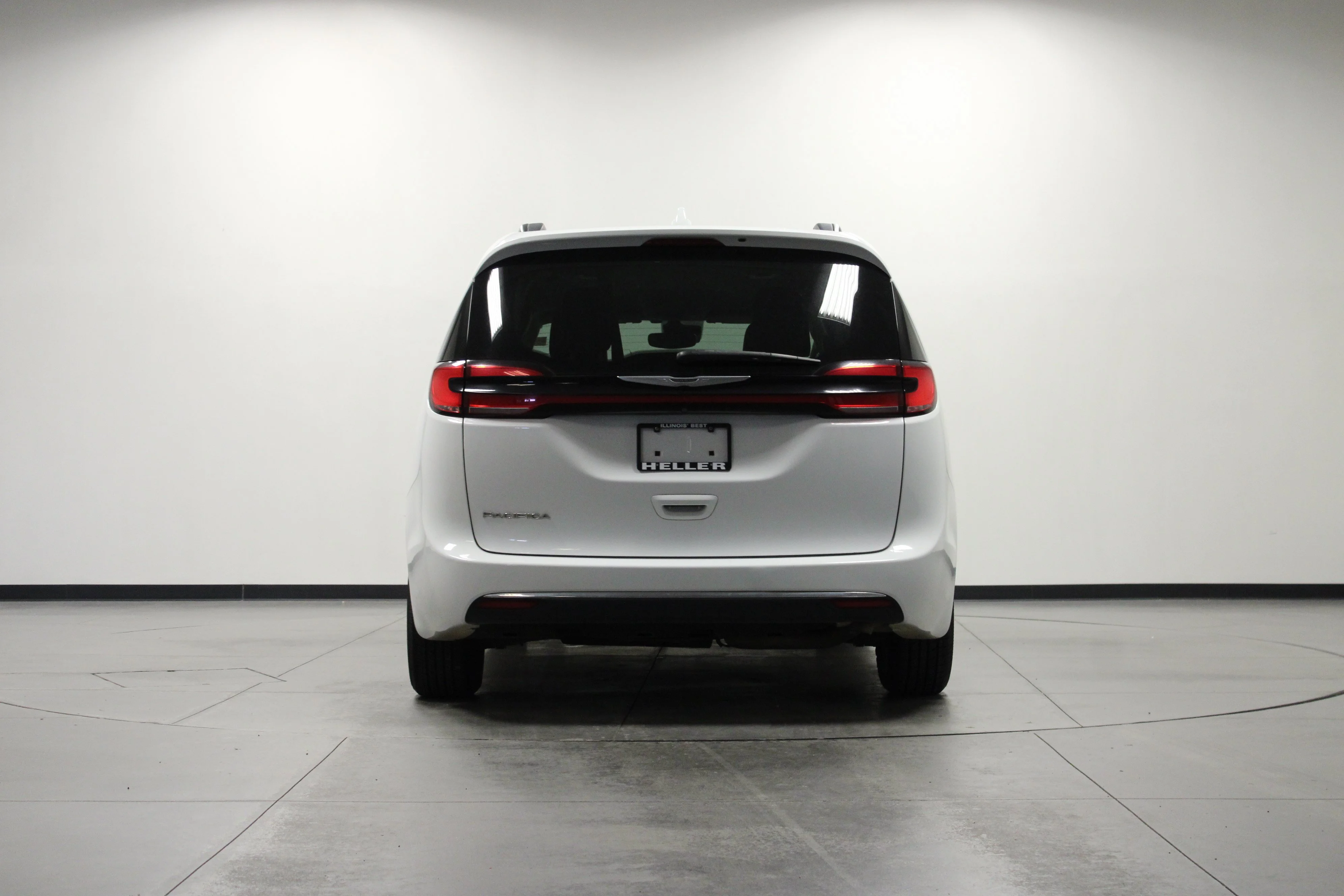 Used 2022 Bright White Clearcoat Chrysler Touring L image 5