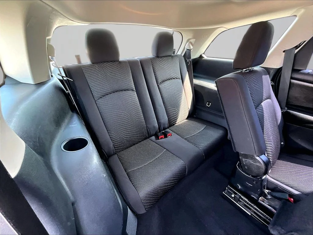 Used 2013 Silver Dodge SE image 29