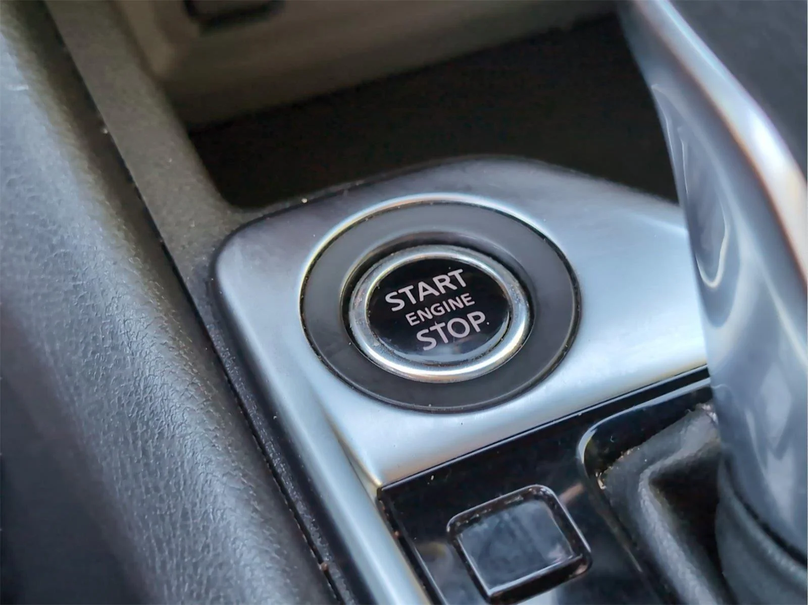 Used 2024 Electric Blue Metallic Nissan SV image 21