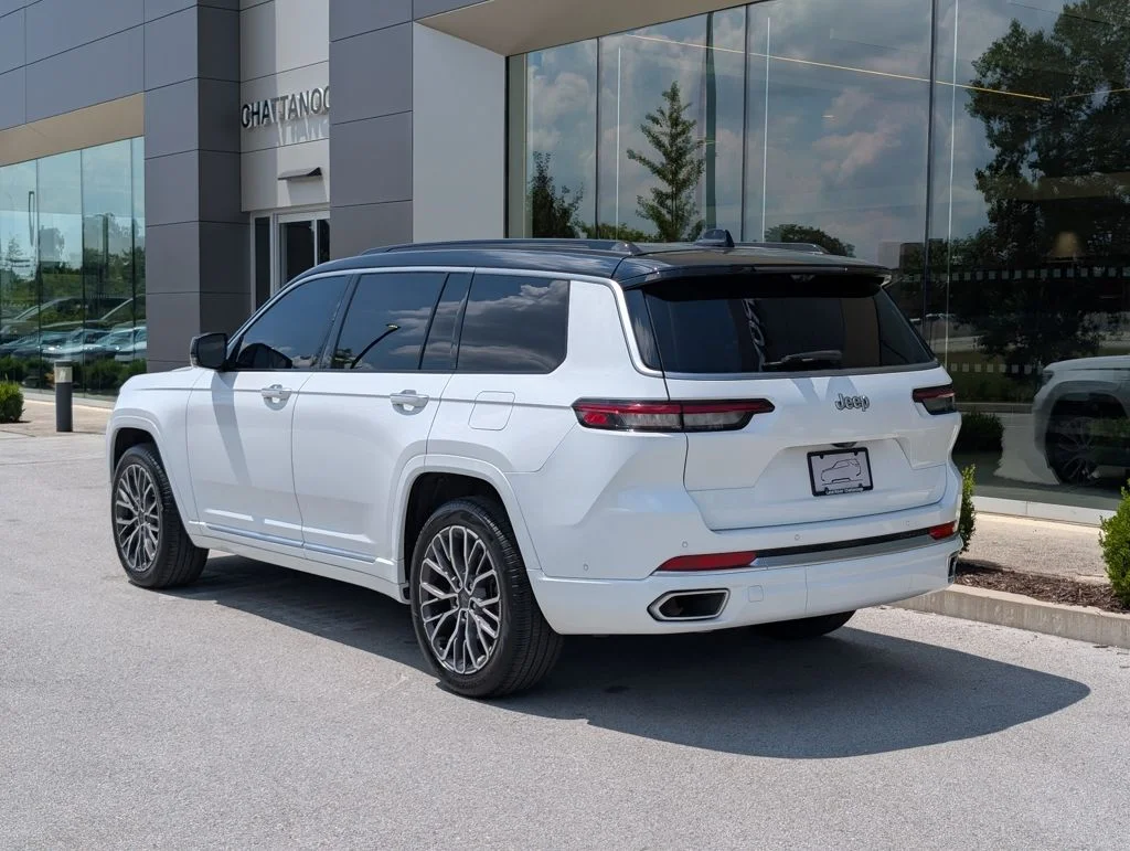 Used 2024 White Jeep Summit image 3