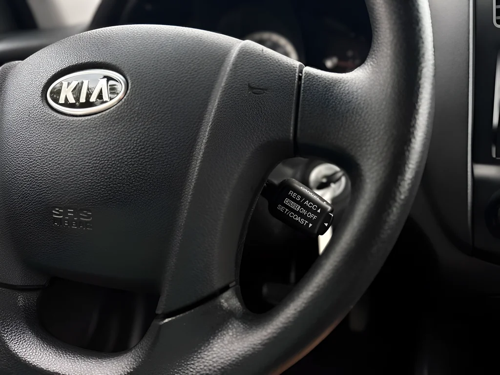 Used 2007 White Kia LX image 11
