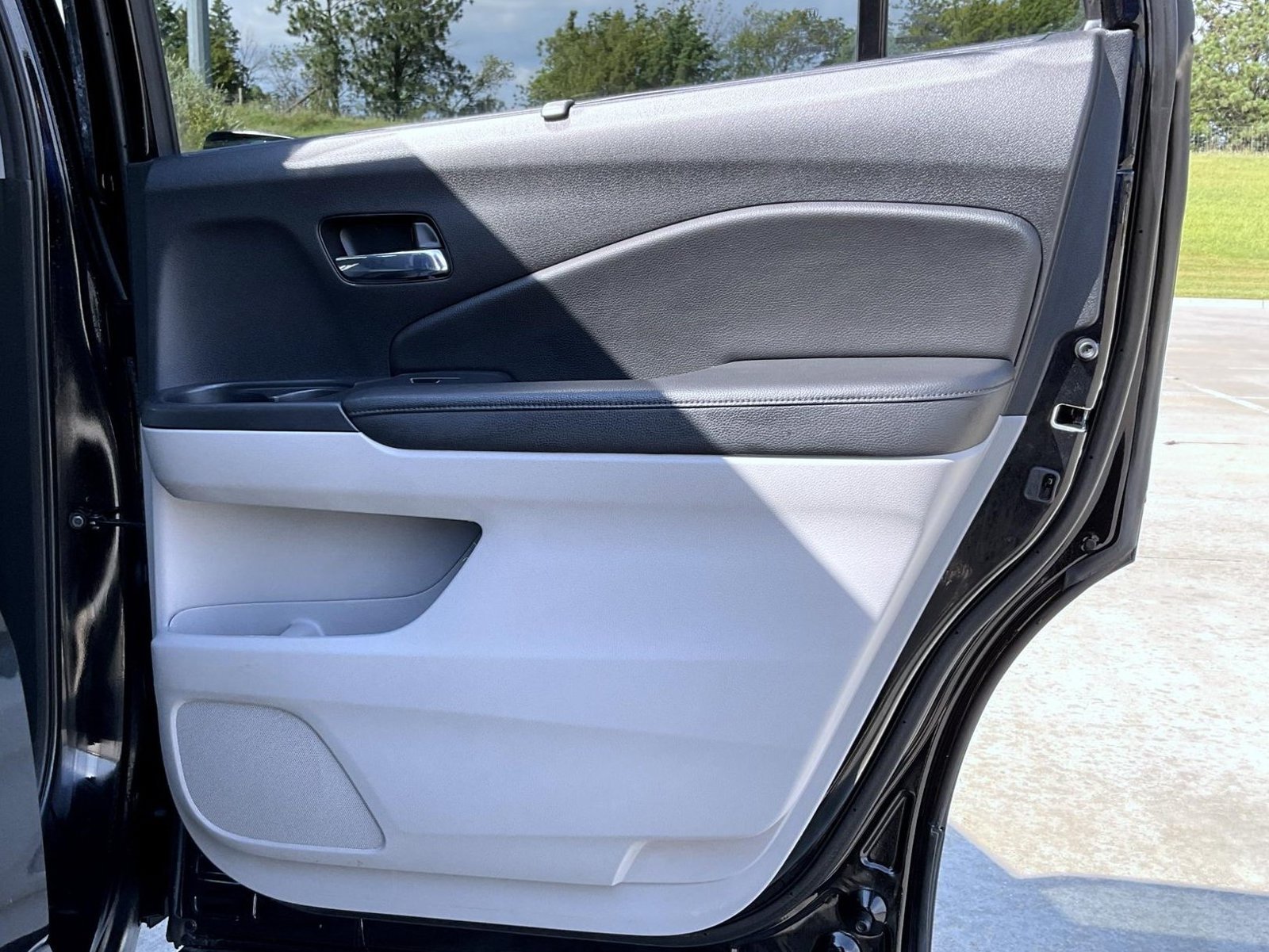 Used 2019 Crystal Black Pearl Honda EX-L image 19