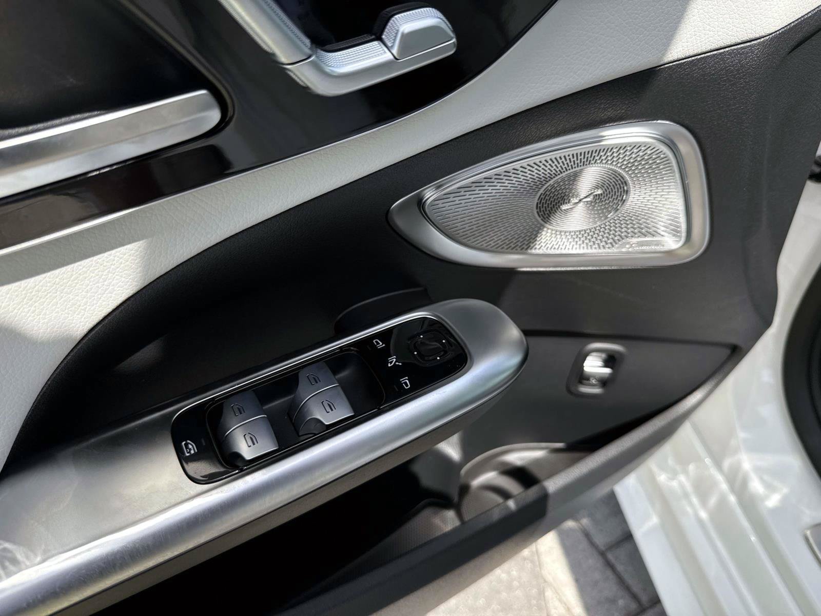 New 2026 Polar White Mercedes-Benz C 300 Sedan image 17