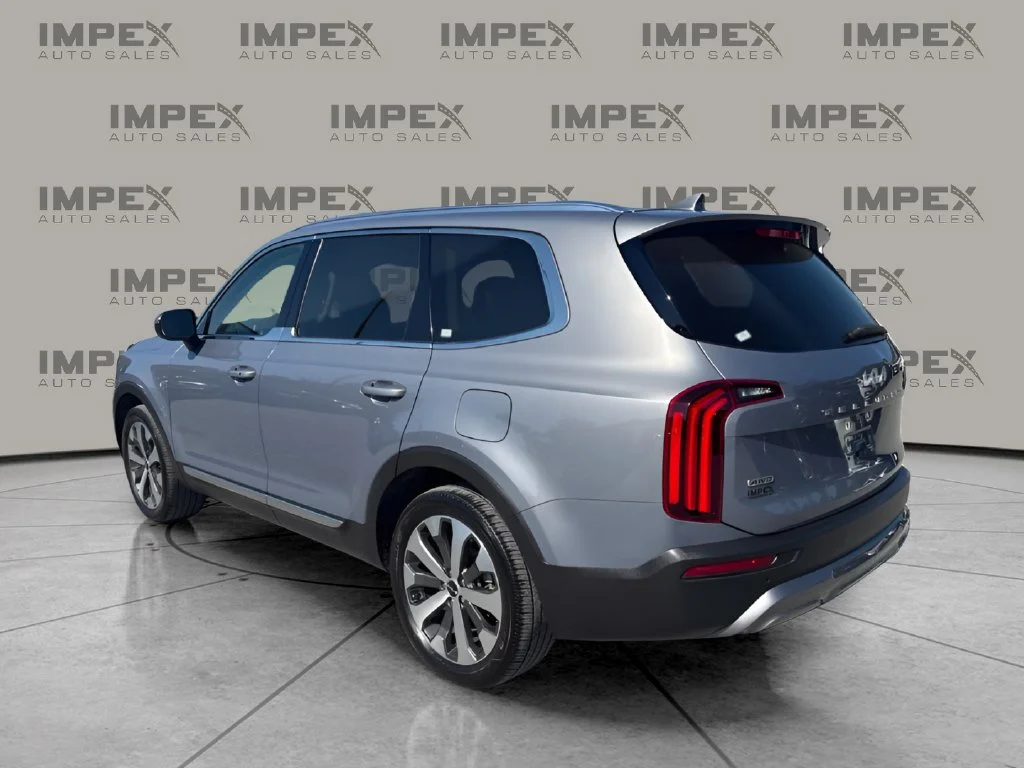 Used 2022 Silver Kia EX image 3
