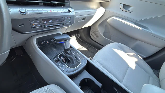 Used 2025 Blue Hyundai SEL image 14