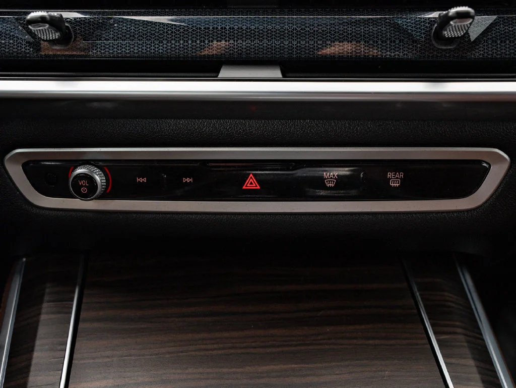 Used 2024 Skyscraper Gray Metallic BMW xDrive40i image 37