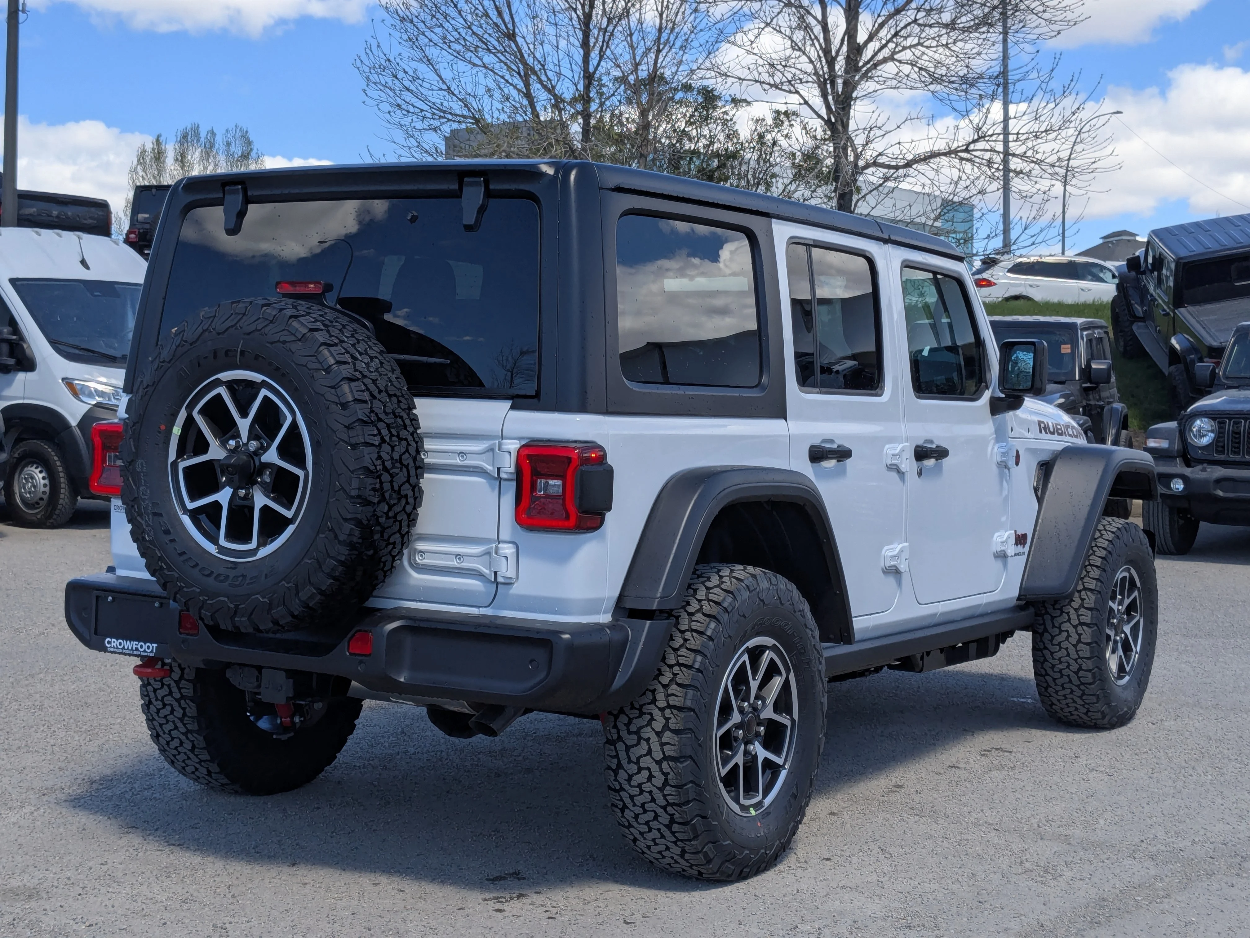 New 2026 White Jeep Rubicon - - 3.6L V6 - Nappa Leather - 3-Pc Hardtop - Steel Perf Hood - Safety & Conv Grps & More! image 8