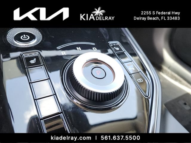 New 2026 Snow White Pearl Kia WIND image 25