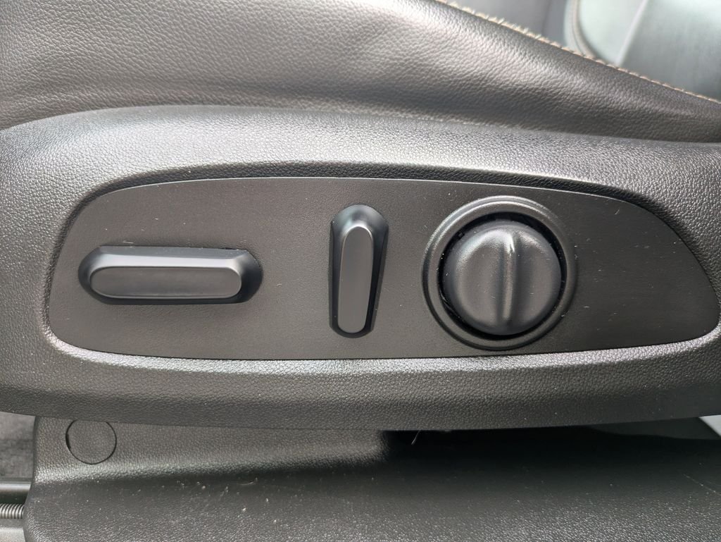 Used 2020 Gray Chevrolet 3LT image 22