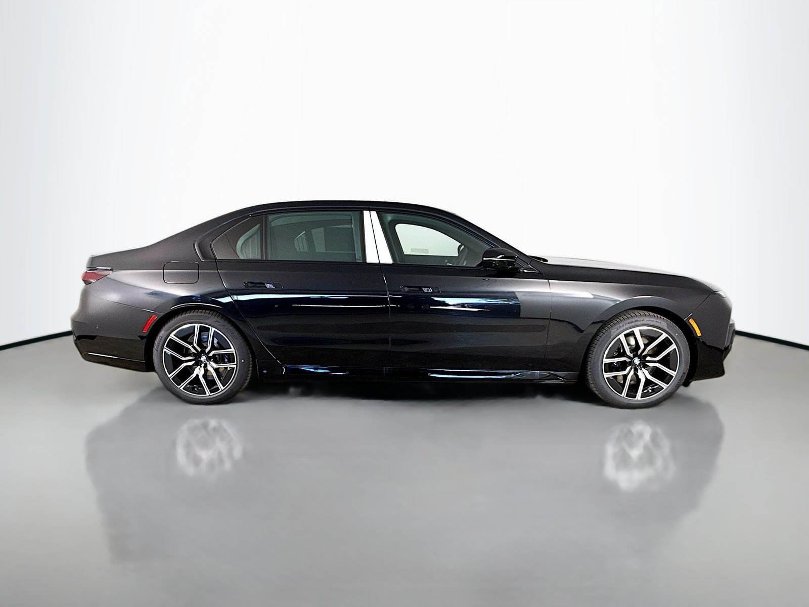 2026 BMW i7 M70 - Photo 8
