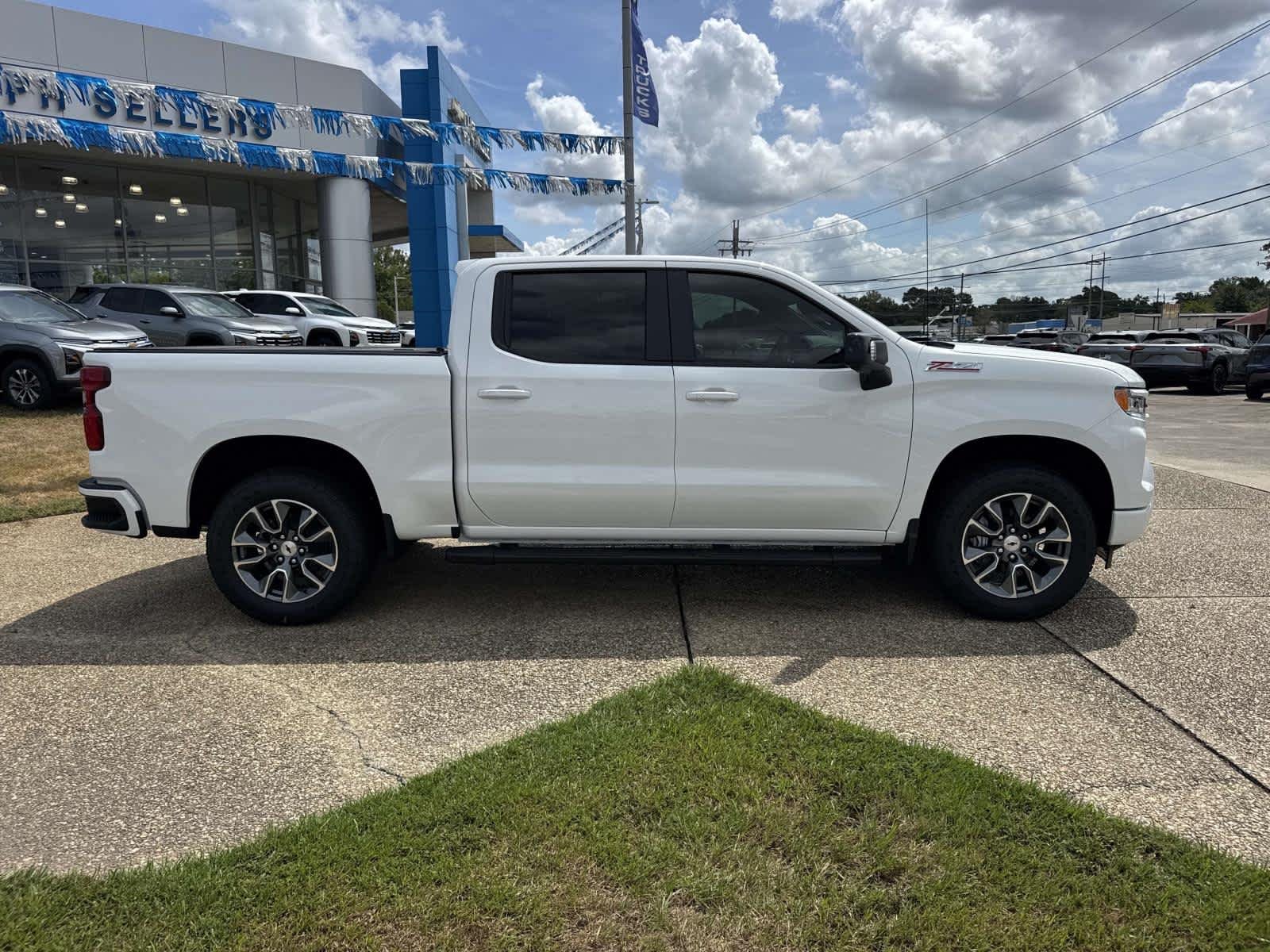 New 2026 Summit White Chevrolet RST image 6