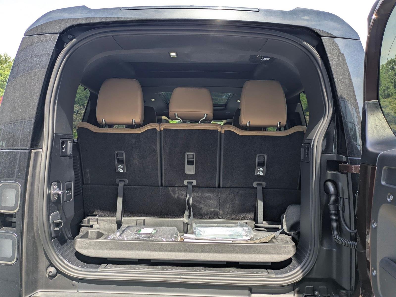 New 2026 Sedona Red Metallic Land Rover S image 33