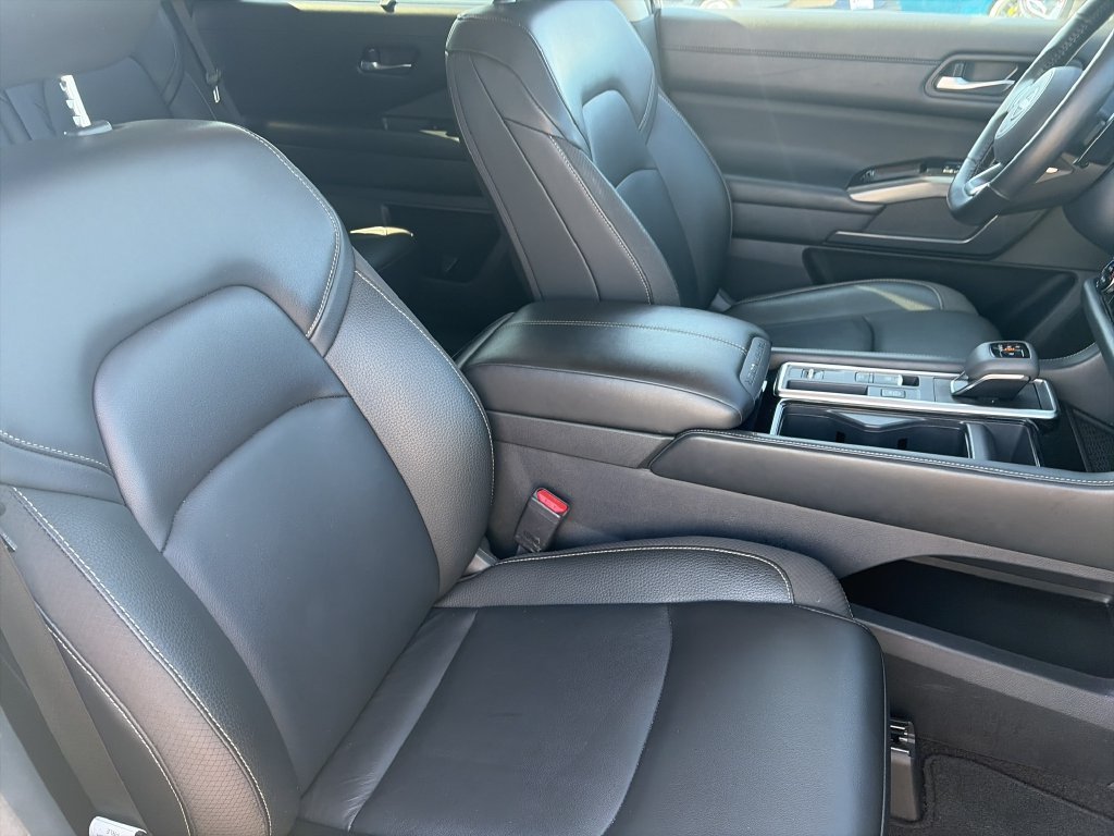 Used 2025 Blue Nissan SL image 33